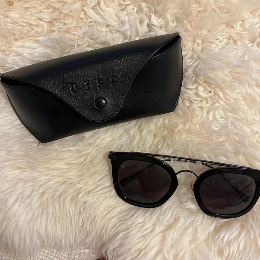 FINAL SALE Diff eyewear black wire sunglasses